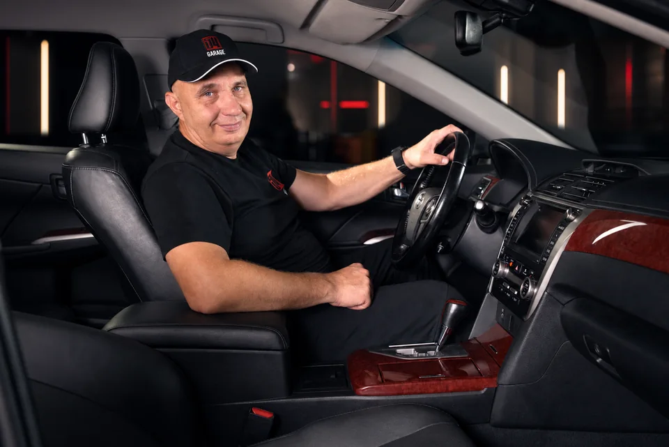 Влад в салоне Toyota Camry XV50
